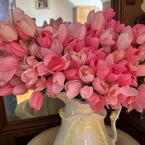 Pink Tulip Bouquet in Elegant Vase